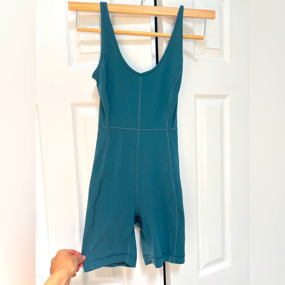 Lululemon jumpsuit size 4 (fits like xs)like new condition